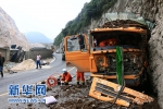 货车“强吻”大山驾驶员被困 贵州红桥消防成功救援 - 消防网