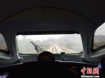 12月21日，沪昆高铁贵州西段进入了全线拉通试验阶段。图为当日运行的动车。　张伟 摄 - 贵州新闻