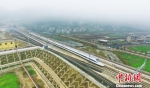 图为沪昆高铁贵州西段运行的联调联试的动车。　邓刚　摄 - 贵州新闻