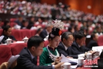 1月16日，贵州省第十二届人民代表大会第五次会议在贵阳开幕。图为代表听取政府工作报告。中新社记者 贺俊怡 摄 - 贵州新闻