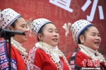 贵州凯里上马石社区群众穿着少数民族服饰唱苗歌。　周燕玲 摄 - 贵州新闻