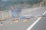 高速路上货物突然起火   惠水消防中队成功处置 - 消防网