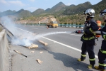 高速路上货物突然起火   惠水消防中队成功处置 - 消防网
