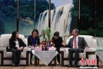 4月26日，贵州省副省长卢雍政在贵阳会见使节团一行。　贺俊怡 摄 - 贵州新闻