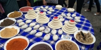　首届国际山地美食节暨金州“三碗粉”美食节上展示的贵州山地美味小吃。　瞿宏伦 摄 - 贵州新闻