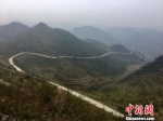 图为黔西县花溪乡通村路。　杨云 摄 - 贵州新闻