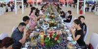 图为“千人火锅宴”现场。　瞿宏伦 摄 - 贵州新闻