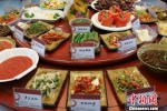 　图为用辣椒制作的31道辣椒宴。　瞿宏伦 摄 - 贵州新闻