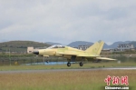 国航空工业FTC-2000G多用途战机28日在贵州安顺机场首飞成功。　唐福敬 摄 - 贵州新闻