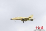国航空工业FTC-2000G多用途战机28日在贵州安顺机场首飞成功。　唐福敬 摄 - 贵州新闻