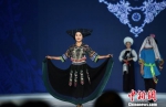 　融入时尚元素的民族服饰展示。　廖迅 摄 - 贵州新闻