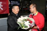 陈义龙副理事长到机场迎接1.JPG - 残疾人联合会