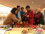 　图为推介会现场的辣椒制品展示。袁超 摄 - 贵州新闻