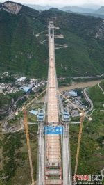 这三个图说写5月30日，贵州习水，世界山区峡谷第一高塔悬索桥——赤水河大桥顺利合龙。 - 贵州新闻