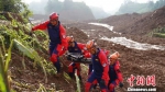 贵州省消防救援队伍在六盘水市水城县事故现场展开救援。 贵州消防供图 - 贵州新闻
