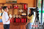 东森电视台采访贵州湄潭沁园春茶业有限公司总经理赵吉伟。 - 贵州新闻