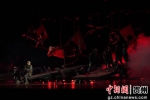 红色题材话剧《雄关漫道》专场演出开幕。蒲文思 摄 - 贵州新闻