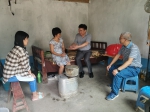 局机关服务中心党总支到纳雍县小营村走访贫困户 - 安全生产监督管理局