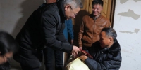 贵州省人民政府副省长王世杰到雷山走访慰问贫困残疾人家庭 - 残疾人联合会