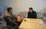 图为：陈健副理事长(右一)为贫困重度残疾人送去慰问金2.jpg - 残疾人联合会