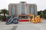 我校举行庆祝新中国建国七十一周年升旗仪式 - 贵阳医学院