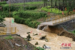 贵州雷山县遭受大暴雨袭击 大桥被冲断 - 贵州新闻