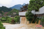 贵州雷山县遭受大暴雨袭击 大桥被冲断 - 贵州新闻